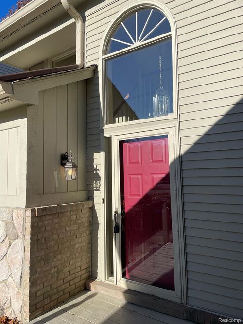 319 Saint Lawrence Blvd, Northville, MI, 48168-1566 | Card Image