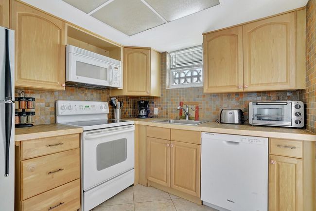 APT-511 - 3570 S Ocean Blvd, Condo with 1 bedrooms, 2 bathrooms and null parking in South Palm Beach FL | Image 4