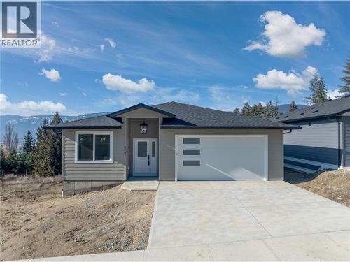 2951 27 Street Ne, Salmon Arm, BC, V1E2Z7 | Card Image