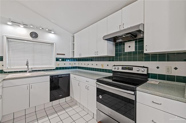 813 N Shore Dr, House other with 3 bedrooms, 3 bathrooms and 2 parking in Port Isabel TX | Image 11