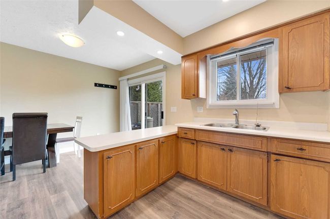 41 Simcoe St, House other with 3 bedrooms, 2 bathrooms and 3 parking in Orillia ON | Image 4