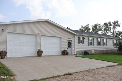 201 1st Ave W, Noonan, ND, 58765 | Card Image