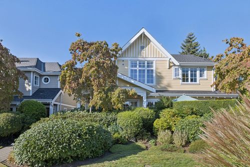 2015 Esquimalt Ave, West Vancouver, BC, V7V1S3 | Card Image