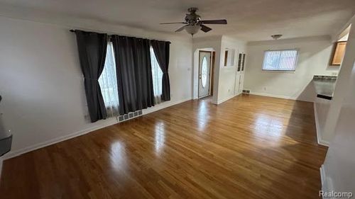 17448 Veronica Ave, Eastpointe, MI, 48021-4515 | Card Image