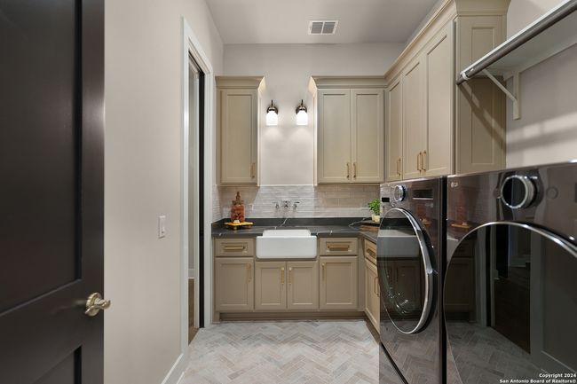 8170 Blue Oak, House other with 4 bedrooms, 5 bathrooms and null parking in Garden Ridge TX | Image 55