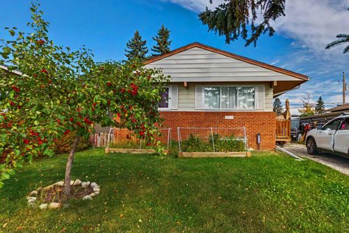 3714 Dover Ridge Dr Se, Calgary, AB, T2B2C8 | Card Image