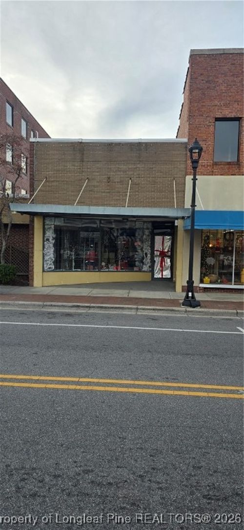 221 S Main St, Laurinburg, NC, 28352-3831 | Card Image