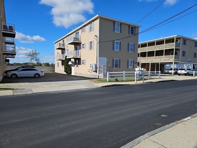UNIT-11 - 20 Cable Ave, Condo with 2 bedrooms, 1 bathrooms and 2 parking in Salisbury MA | Image 23
