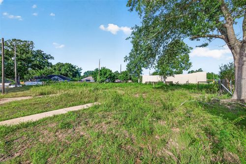 915 Purdy St, Brookshire, TX, 77423-9383 | Card Image