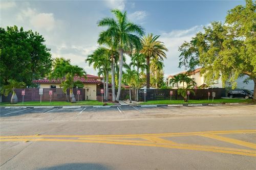 2625 Ne 13th Ct, Fort Lauderdale, FL, 33304-1573 | Card Image