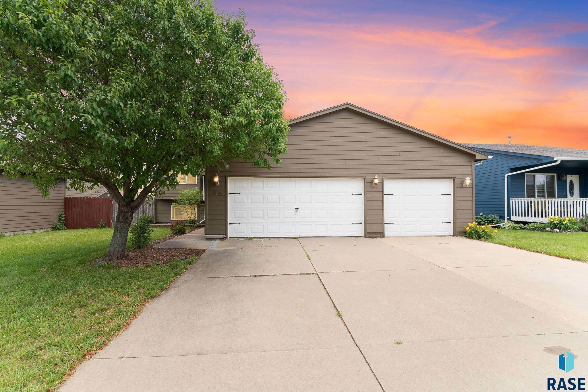 Tanglewood Ave, Sioux Falls, SD 57106