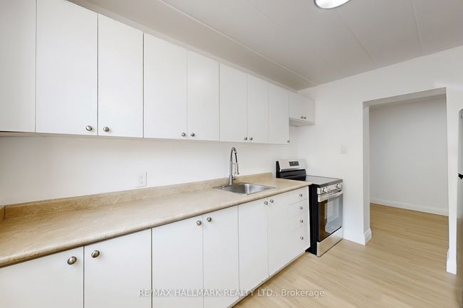 2 - 2424 New St, Condo with 2 bedrooms, 1 bathrooms and 1 parking in Burlington ON | Image 9