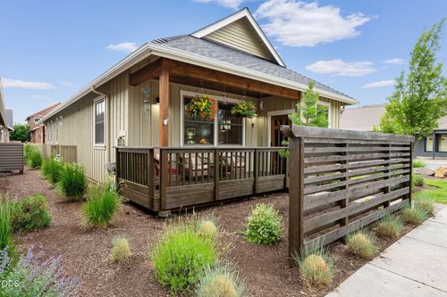 301 S Pine St, Sisters, OR, 97759-1280 | Card Image
