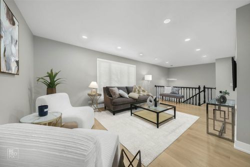 158 Hastings Mill Rd, Streamwood, IL, 60107-1937 | Card Image