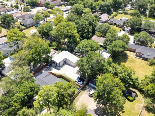 9305 Emnora Ln, Houston, TX, 77080-4422 | Card Image