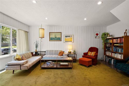 626 Constance Ave, Esquimalt, BC, V9A6N7 | Card Image