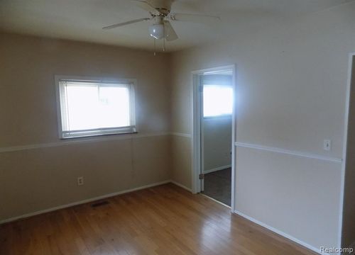 18740 Meier St, Roseville, MI, 48066-3059 | Card Image