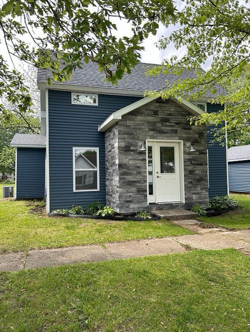 719 N Hathaway St, Winamac, IN, 46996 | Card Image