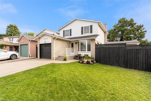 1500 Riley Ave, Burlington, ON, L7M3C1 | Card Image