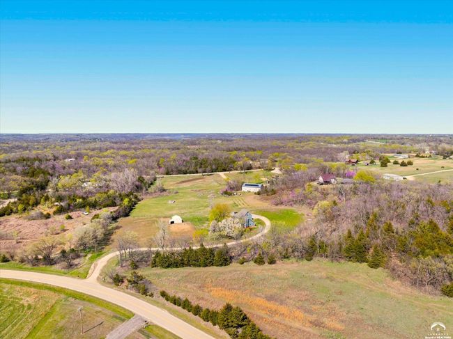 11096 43 Rd St, Home with 3 bedrooms, 3 bathrooms and null parking in Perry KS | Image 40