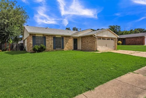 6705 Greenfield Dr, Arlington, TX, 76016-5517 | Card Image