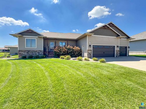 7805 W Noah Cir, Sioux Falls, SD, 57106-5011 | Card Image