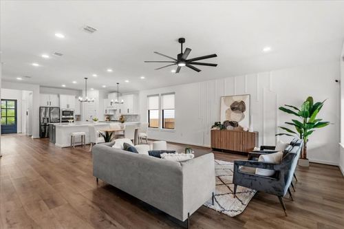 8908 Looksee Ln, Austin, TX, 78744-4482 | Card Image