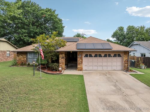 2532 W Broadway St, Broken Arrow, OK, 74012-3301 | Card Image