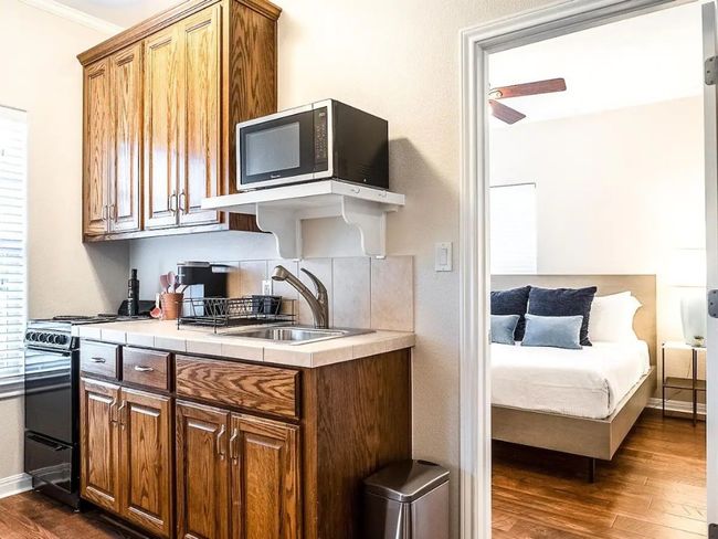 16308 Lake Loop, House other with 4 bedrooms, 4 bathrooms and 4 parking in Austin TX | Image 33