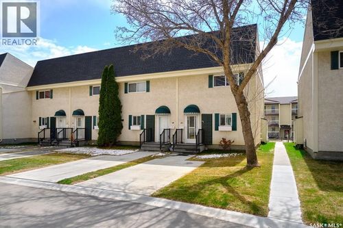 63 Killarney Way, Regina, SK, S4S6X8 | Card Image