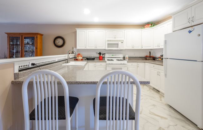 86 - 86 Haley Ln, Condo with 2 bedrooms, 2 bathrooms and null parking in Sandy Hook CT | Image 6