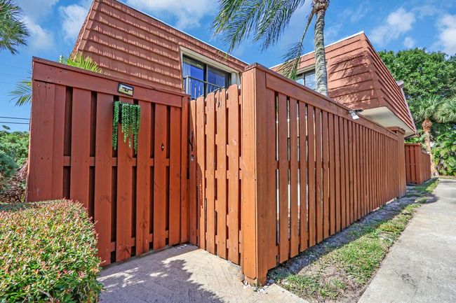APT-1C - 3900 County Line Rd, Townhouse with 2 bedrooms, 3 bathrooms and null parking in Jupiter FL | Image 4
