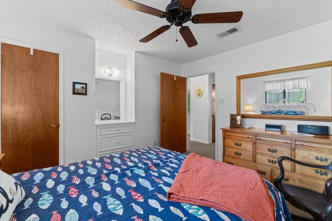 31 N Lakeview Dr, House other with 4 bedrooms, 2 bathrooms and 2 parking in Pointblank TX | Image 20