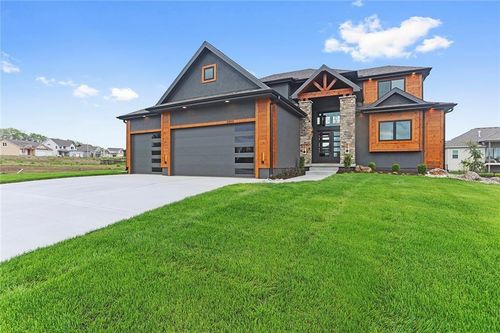 2033 Sw Red Barn Lane, Lee's Summit, MO, 64082 | Card Image