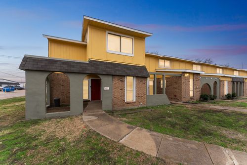 2401 Doreen St, Grand Prairie, TX, 75050-4911 | Card Image