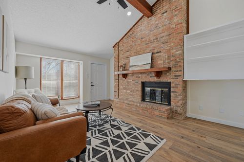 2527 Shady Ridge Dr, Bedford, TX, 76021-4507 | Card Image