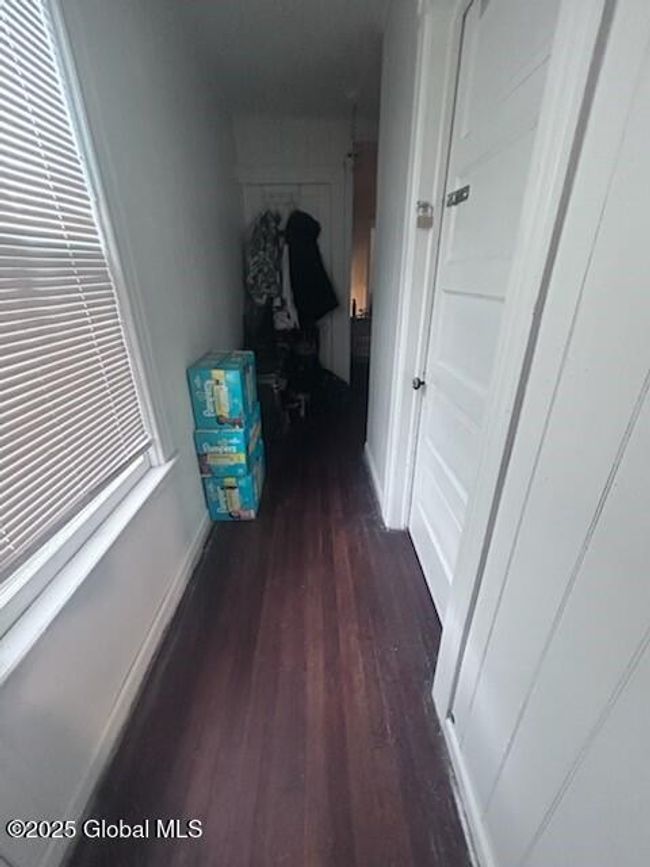 Unit 1 Hallway | Image 6