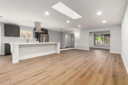 10210 W Charter Oak Dr, Sun City, AZ, 85351-1826 | Card Image