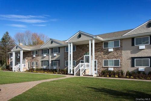 313-2a-313 Brook Ave, Bay Shore, NY, 11706-5638 | Card Image