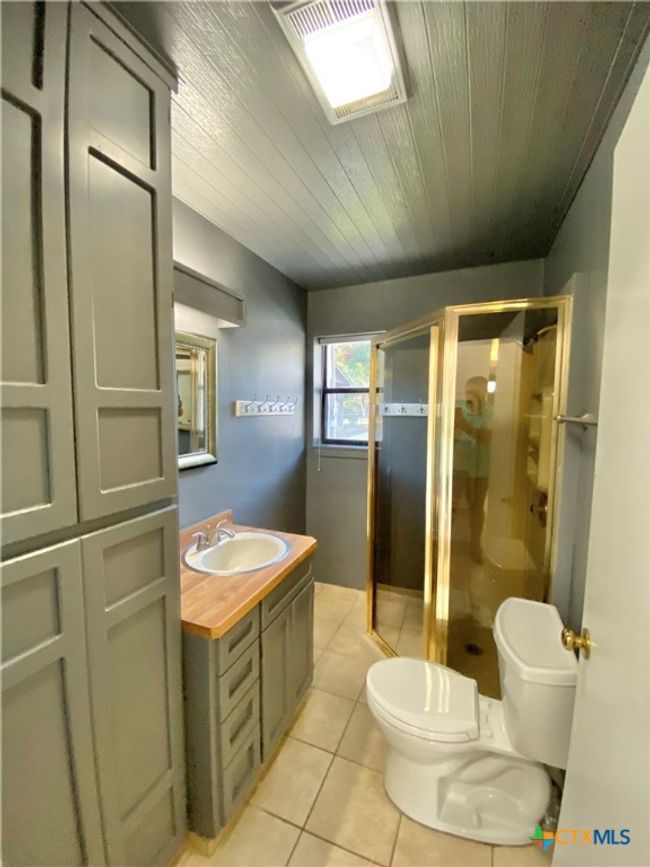 906 Lakeview Trl, House other with 3 bedrooms, 2 bathrooms and null parking in Mcqueeney TX | Image 8