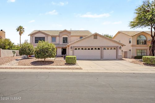 12592 N Pioneer Way, Oro Valley, AZ, 85755 | Card Image