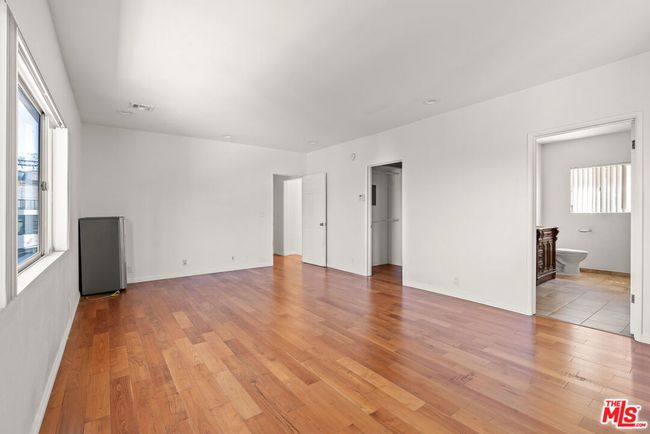 3962 Oakfield Dr, House other with 5 bedrooms, 5 bathrooms and 2 parking in Sherman Oaks CA | Image 27