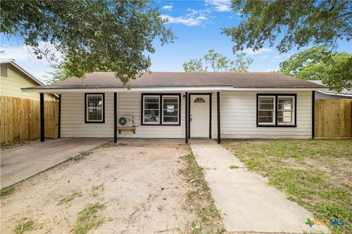 205 E Johnson St, Cuero, TX, 77954-2421 | Card Image