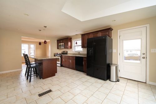 67 Cameron St, Pawtucket, RI, 02861-1713 | Card Image