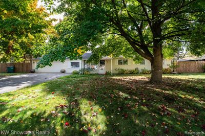 4595 Oakvista Avenue, Home with 3 bedrooms, 1 bathrooms and null parking in Independence Twp MI | Image 1