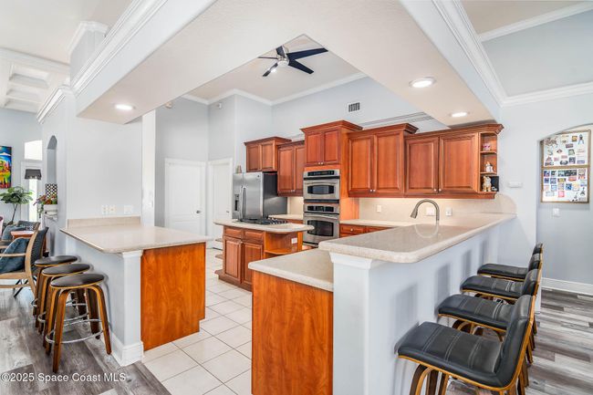 Kitchen and bar | Image 13