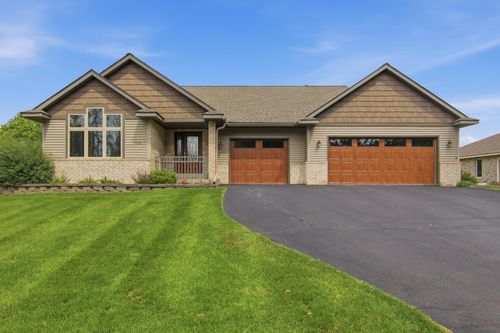 704 Spruce Dr, Hudson, WI, 54016-1890 | Card Image