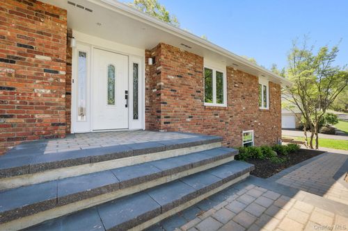 1 Edsam Rd, Valley Cottage, NY, 10989-1205 | Card Image