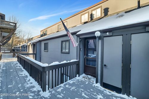 4 Middle Village Way, Tannersville, PA, 18372-7722 | Card Image