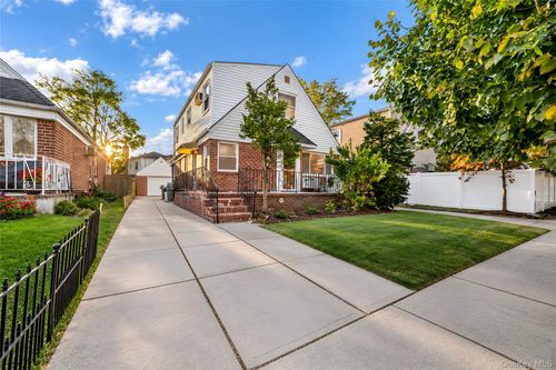 77-10 252nd St, Bellerose, NY, 11426 | Card Image